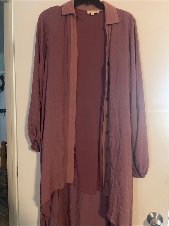 Listicle Tops - Mauve Lightweight Button-Front Duster from
Junk Gypsy